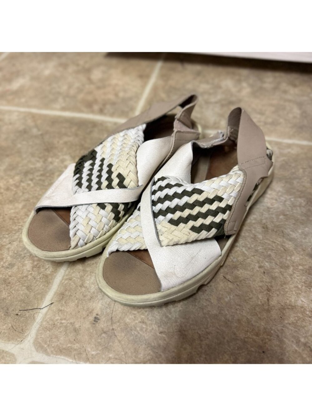 Women's NIKE Air Huarache Run Ultra Sandal,tan colorway, size 6